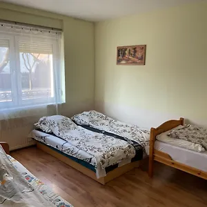 Red Locomotive Apartman